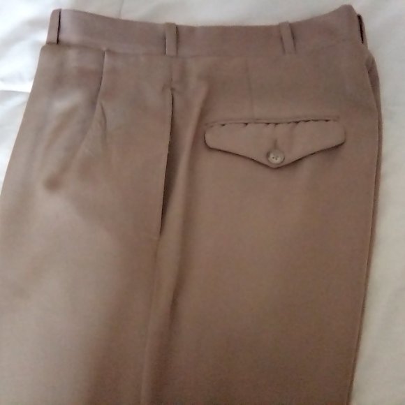 Used Linett Ltd. 38R Beige Suit, 32" pleated pants, 100% gabardine wool - Picture 9 of 14